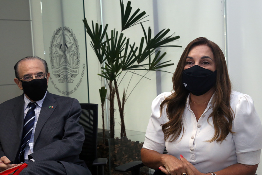 O patrono e a madrinha dp Suricato (Foto: Thiago Rios Gomes) 